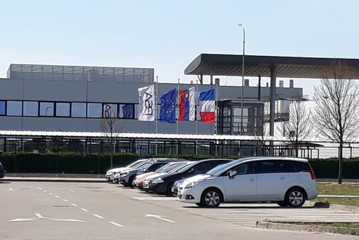 Ilustračný obrázok k článku PSA odkladá reštart výroby o ďalší týždeň