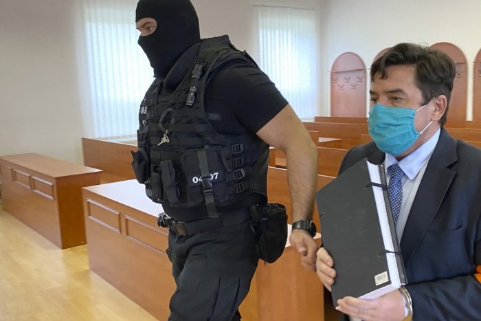 Ilustračný obrázok k článku Šifry z Threemy: Zuby, sneh aj emotikony majú odkazovať na vraždu Kuciaka