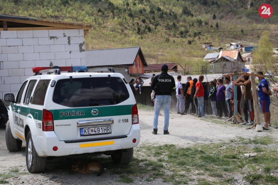 Ilustračný obrázok k článku Chlapec z osady v Rokycanoch skončil s popáleninami: Do tváre mu vybuchol benzín