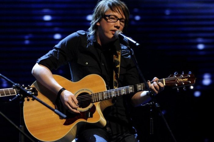 Ilustračný obrázok k článku Peter Cmorík bude spievať pod košickými balkónmi