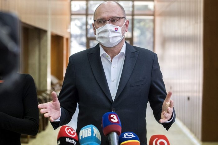 Ilustračný obrázok k článku Počúvne Matovič Sulíka? Otvoriť chce aj veľké nákupné centrá