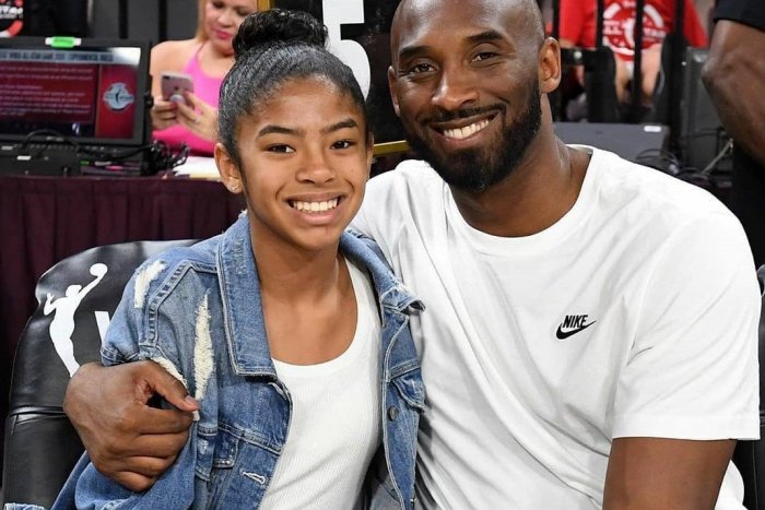 Ilustračný obrázok k článku Srdcervúci odkaz Bryantovej manželky do neba: Krásne narodeniny dievčatko moje...