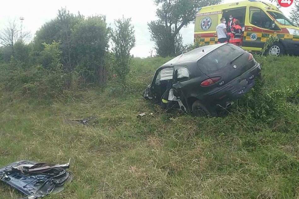 Ilustračný obrázok k článku Tragická nehoda na strednom Slovensku: Auto mimo cesty, vyhasol ľudský život