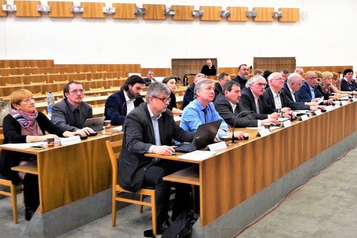 Ilustračný obrázok k článku Zastupiteľstvo zvolané na poslednú chvíľu: Verejnosť z neho vylúčili