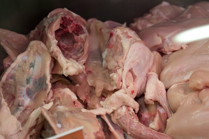 Ilustračný obrázok k článku Jeme HNUS? Do našich obchodov sa dostáva poľské mäso, ktoré malo skončiť v kafilérke!