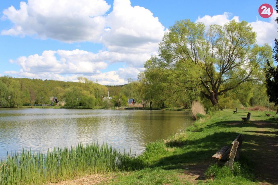 Ilustračný obrázok k článku Krása len na skok od mesta: Badínsky rybník je v týchto dňoch čarovný, FOTO