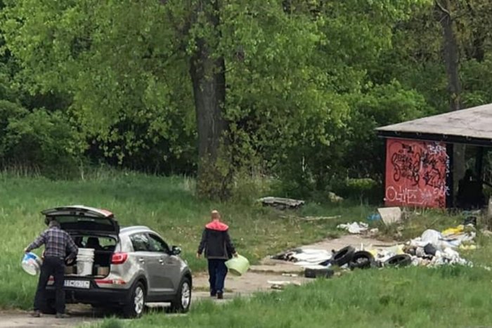 Ilustračný obrázok k článku Prichytení pri čine! Takto vyhadzujú nespratníci odpad pri Bolerázi