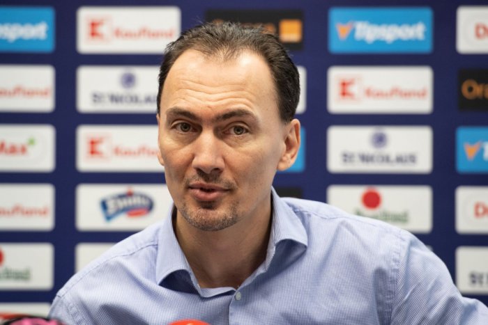 Ilustračný obrázok k článku SZĽH podporil mladých hráčov: Šatan a spol. nakúpili tisíce hokejok!