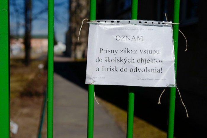 Ilustračný obrázok k článku Premiér: Postupné otváranie škôl bude chirurgický rez, v hre je viacero možností