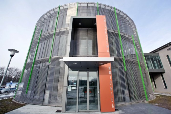 Ilustračný obrázok k článku Knižnica UKF spúšťa online výpožičky: Pri prevzatí kníh platia prísne pravidlá