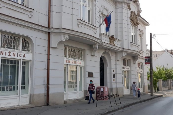 Ilustračný obrázok k článku Múzeum, galériu a knižnicu otvoria ako prvé. Divadlo musí počkať