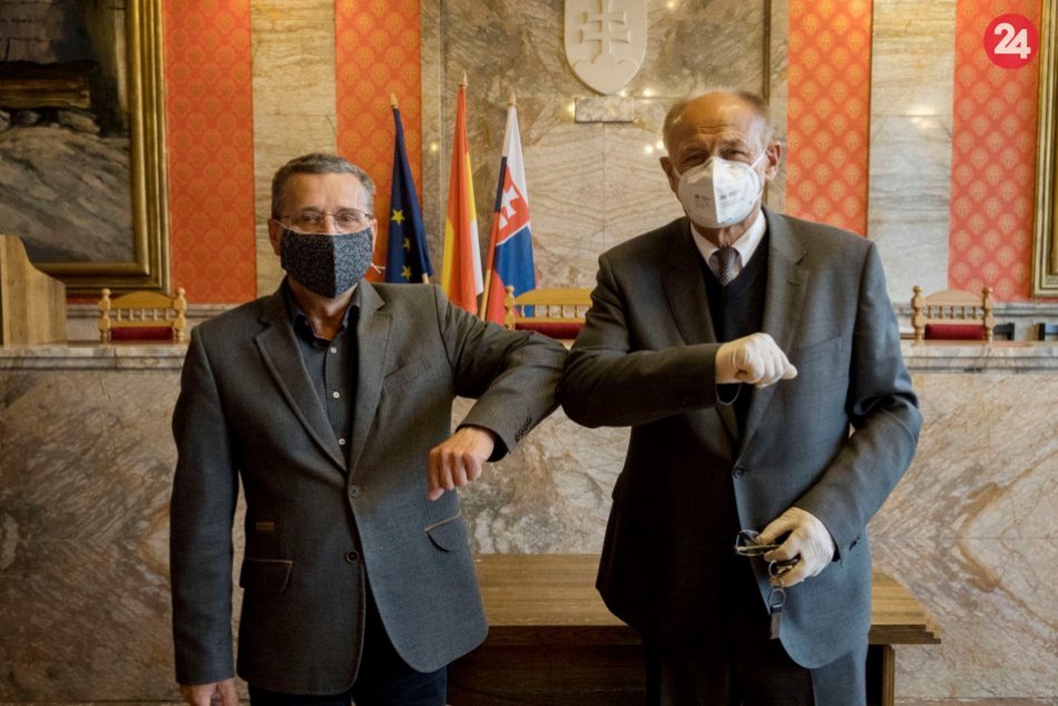 Ilustračný obrázok k článku Ružomberok má nového prednostu: Ide o známe meno z radnice, FOTO