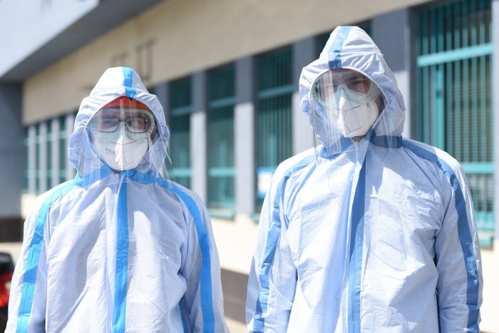 Ilustračný obrázok k článku Dve firmy v Trenčianskom kraji museli do karantény: V nej sú aj hostia zo svadby