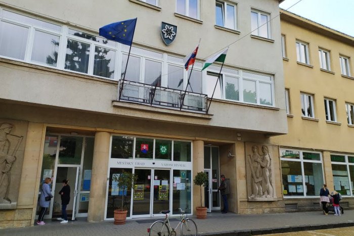 Ilustračný obrázok k článku Mestský úrad je pre verejnosť uzatvorený: Nezabudnite na daň z nehnuteľnosti