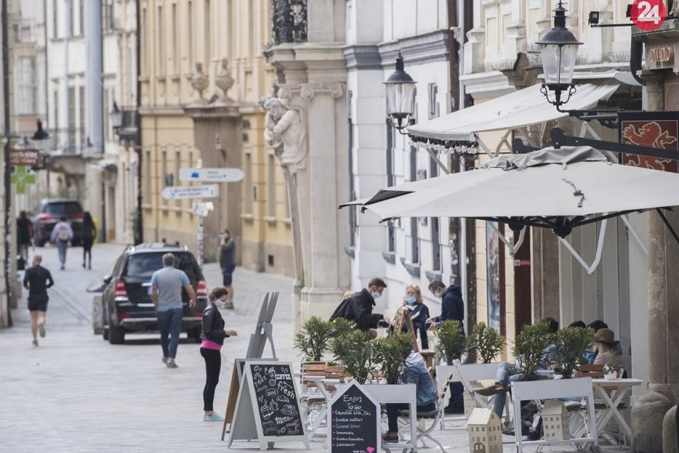 Ilustračný obrázok k článku Ako budeme JESŤ a PIŤ v podnikoch? A bude potrebný negatívny test? Tu sú DETAILY!