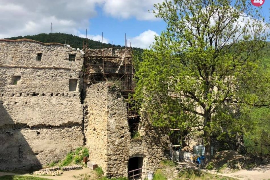 Ilustračný obrázok k článku Považský hrad je otvorený: Treba však dodržiavať tieto nariadenia, FOTO