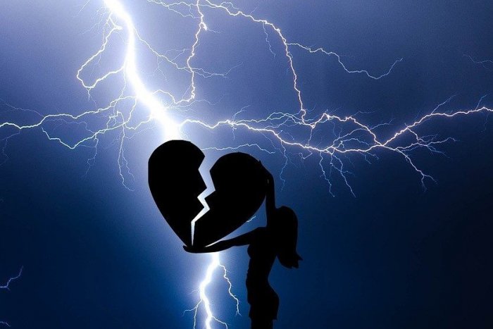 Ilustračný obrázok k článku Astrologička Valika: Koronakríza odhalila milenecké vzťahy, nevery a budú i rozvody