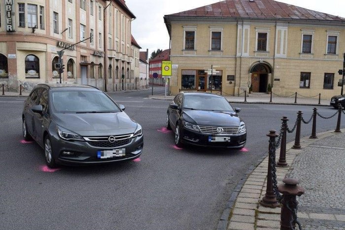 Ilustračný obrázok k článku Opitý vodič vrazil do auta, v ktorom sedelo aj dieťa: Pokračoval v jazde, akoby nič