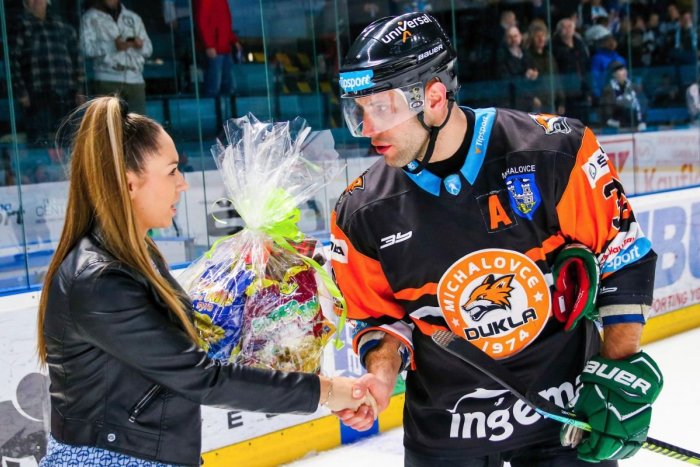 Ilustračný obrázok k článku Hokejová Dukla vyzvala fanúšikov: Pomôžte navrhnúť nové klubové dresy