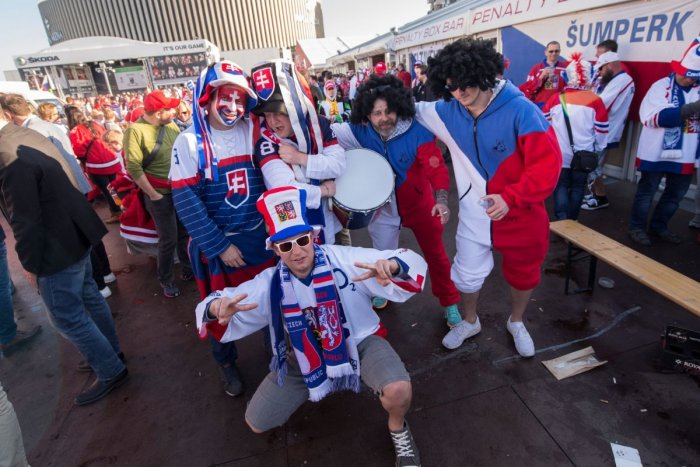 Ilustračný obrázok k článku Transfúzka fandí hokejistom: Ciki-caki-ciki-cak, poď darovať krv v drese