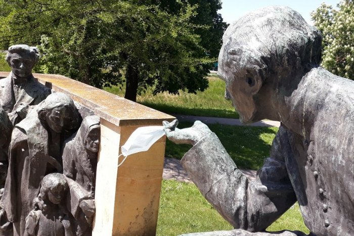 Ilustračný obrázok k článku Hrajú sa s ohňom?! Nariadenú karanténu doteraz porušilo v Trnavskom kraji 118 ľudí