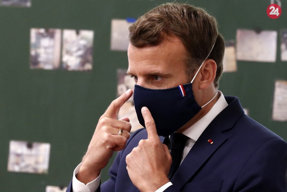 Ilustračný obrázok k článku Studená sprcha po francúzsky: Prezident Macron dostal FACKU od občana