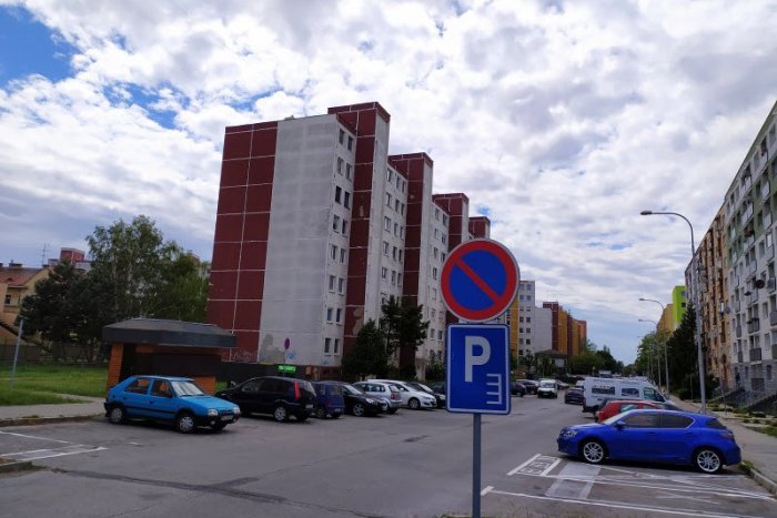 Ilustračný obrázok k článku Anketa o parkovacej politike pokračuje. KTORÁ možnosť oslovila (zatiaľ) najviac Zámčanov?