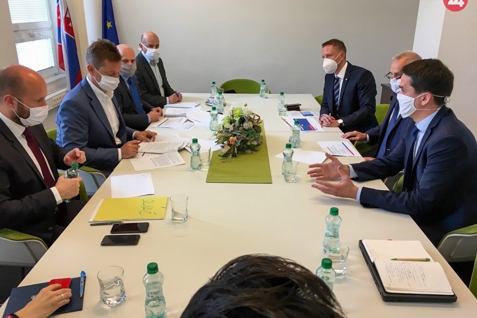 Ilustračný obrázok k článku Ako úspešne prevádzkovať civilné letisko na Sliači? BBSK má vlastný plán