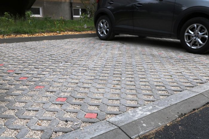 Ilustračný obrázok k článku Hneď to teraz krajšie vyzerá: Na Lesníckej v Prešove pribudli nové parkovacie miesta