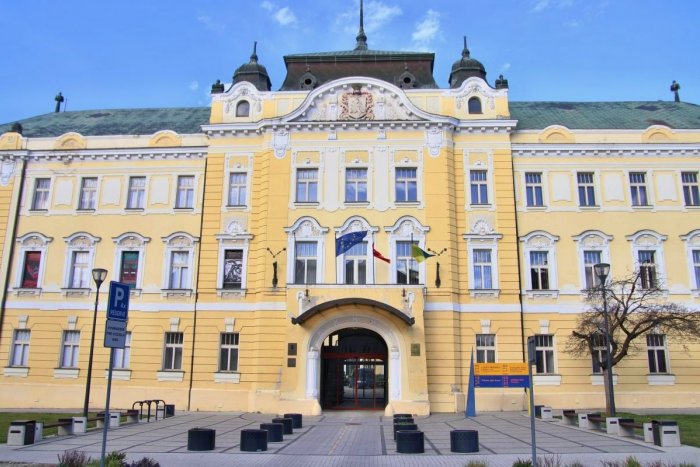 Ilustračný obrázok k článku ŽUPA šetrí: Dotácie klesnú o POLOVICU