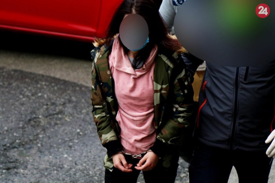 Ilustračný obrázok k článku Krvavá dráma v Brezne: Priateľka mala bodnúť svojho partnera do hrude, FOTO