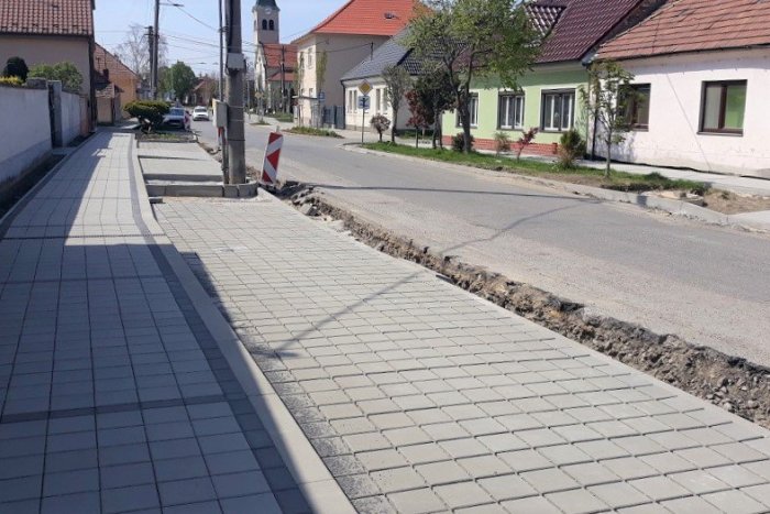 Ilustračný obrázok k článku Uzatvorili Šulekovu ulicu. Aj pre autá tých, ktorí tam bývajú