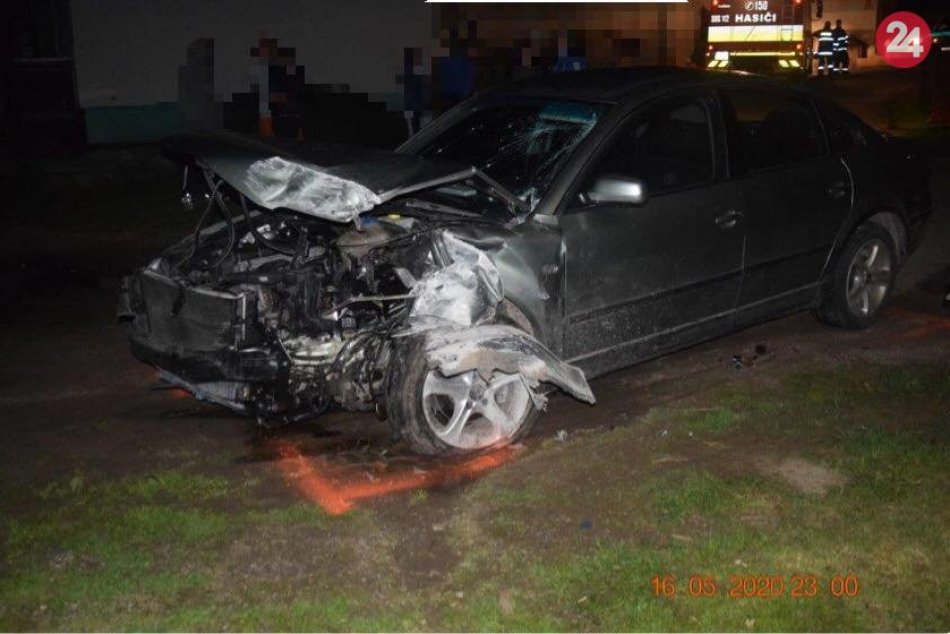 Ilustračný obrázok k článku Hrozivý dôsledok jazdy opitého vodiča: Pri Revúcej čelne narazil do domu, FOTO