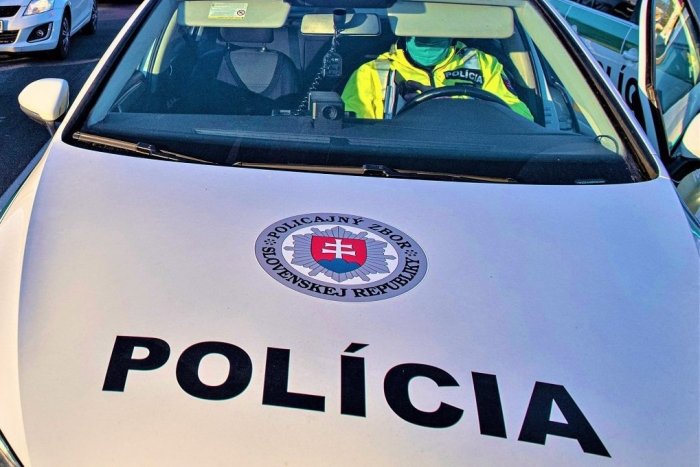 Ilustračný obrázok k článku Klobúk dole pred bystrickými policajtmi: Pri Môťovej ratovali zraneného chlapca (8)