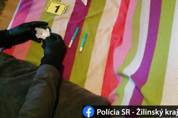Ilustračný obrázok k článku Žilinčan Vlado má problém: Nabehli k nemu policajti, toto u neho našli