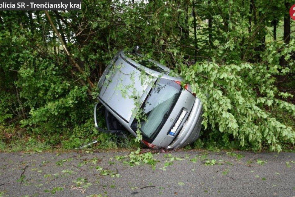 Ilustračný obrázok k článku S autom a vyše 2 promile narazil do svahu: Nehoda v okrese Trenčín na FOTO