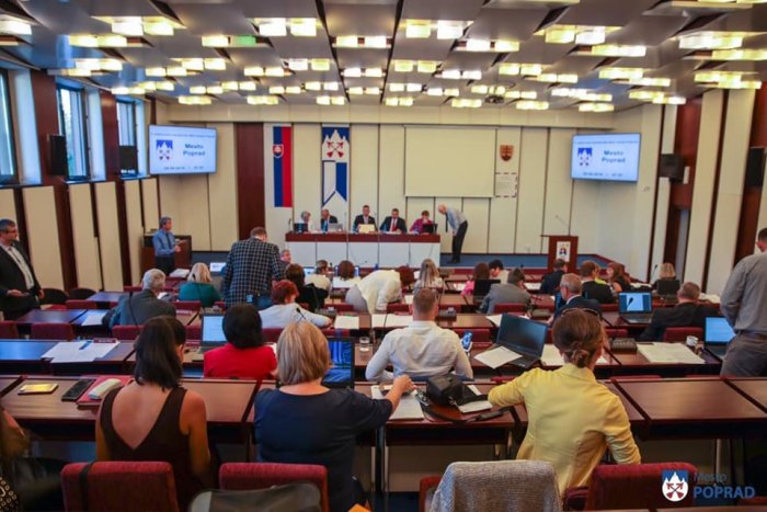 Ilustračný obrázok k článku Mestskí poslanci schválili vystúpenie mesta zo známej organizácie: Čo si od toho sľubujú?