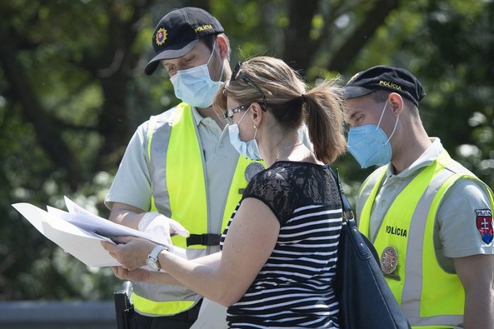 Ilustračný obrázok k článku Slováci zúria: To nikto nevie, ako to o pár hodín bude vyzerať na hraniciach s Českom?!