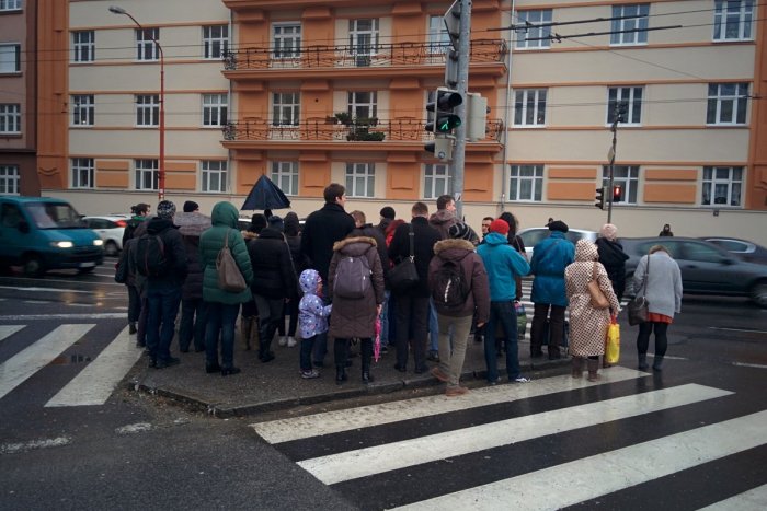 Ilustračný obrázok k článku Dôležitá zmena na Račianskom mýte: Z nešťastného ostrovčeka už nebudú ľudia "padať" na vozovku