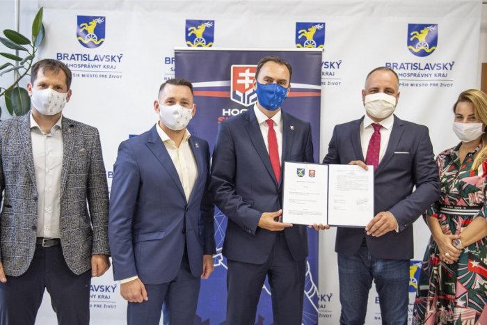 Ilustračný obrázok k článku A je to spečatené podpismi: V hlavnom meste vyrastie nová hokejová hala!