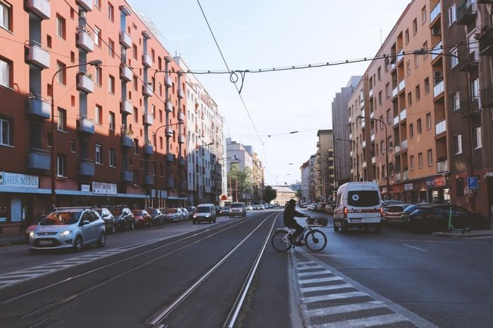 Ilustračný obrázok k článku Krížna ulica ako zelený bulvár? Obyvateľom sa dnes táto ulica nepáči. Čo by tam chceli?