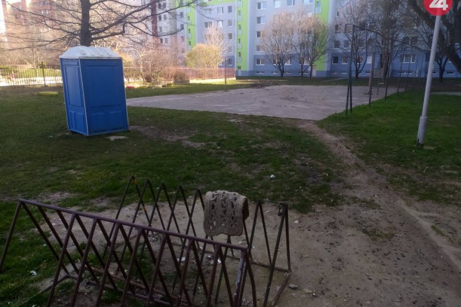 Ilustračný obrázok k článku Ďalšie parkovisko na sídlisku? Radnica zaujala stanovisko