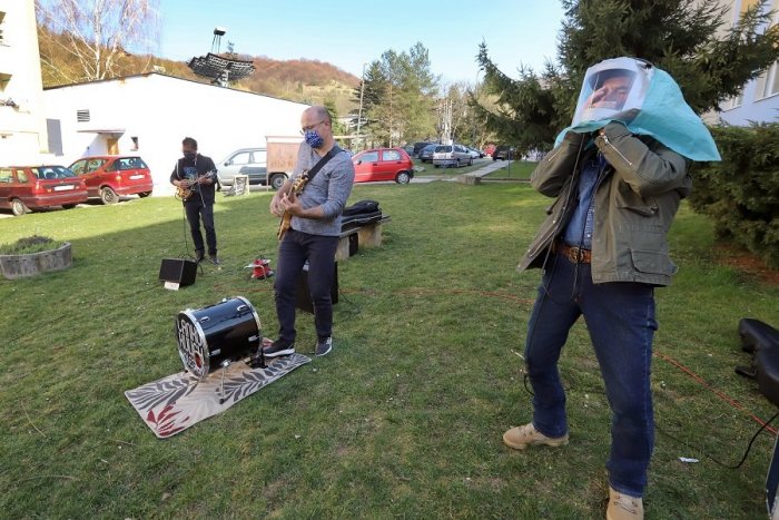 Ilustračný obrázok k článku Pandémia na FOTKÁCH: Zábery zo Žiaru a okolia, ktoré by sme ešte pred rokom nechápali