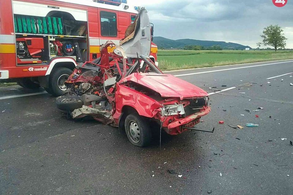 Ilustračný obrázok k článku Vodič (†28) z Čadce na Felícii predbiehal: Zahynul aj jeho spolujazdec (†29)