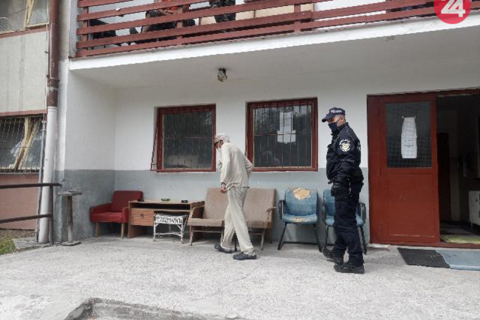 Ilustračný obrázok k článku Do mesta len v pyžame a papučiach? V Bystrici pátrali po staršom mužovi, FOTO