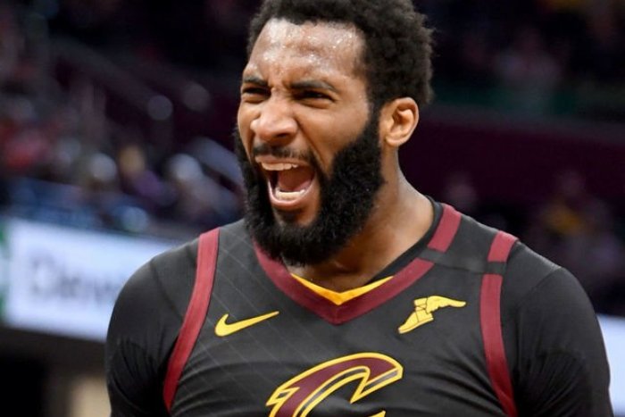 Ilustračný obrázok k článku Basketbalista Drummond sa nezdá: Neuhádnete, ako obšťastnil čašníčku?!