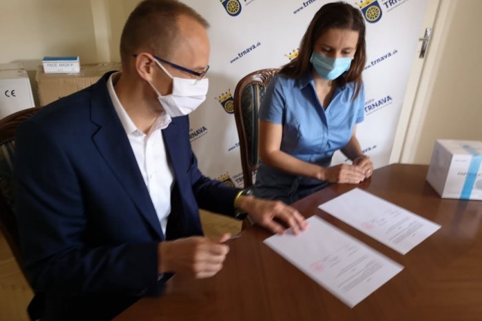 Ilustračný obrázok k článku Trnava dostala darom od SPP tisícky rúšok a respirátorov