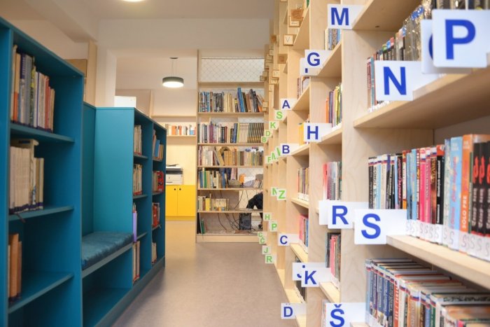 Ilustračný obrázok k článku Rekonštrukcia Obecnej knižnice v Kapušanoch trvala pol roka: Stálo to za to, FOTO