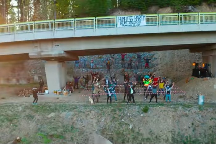 Ilustračný obrázok k článku SVET O SLOVENSKU: Takúto korona-tancovačku ste ešte nevideli! VIDEO