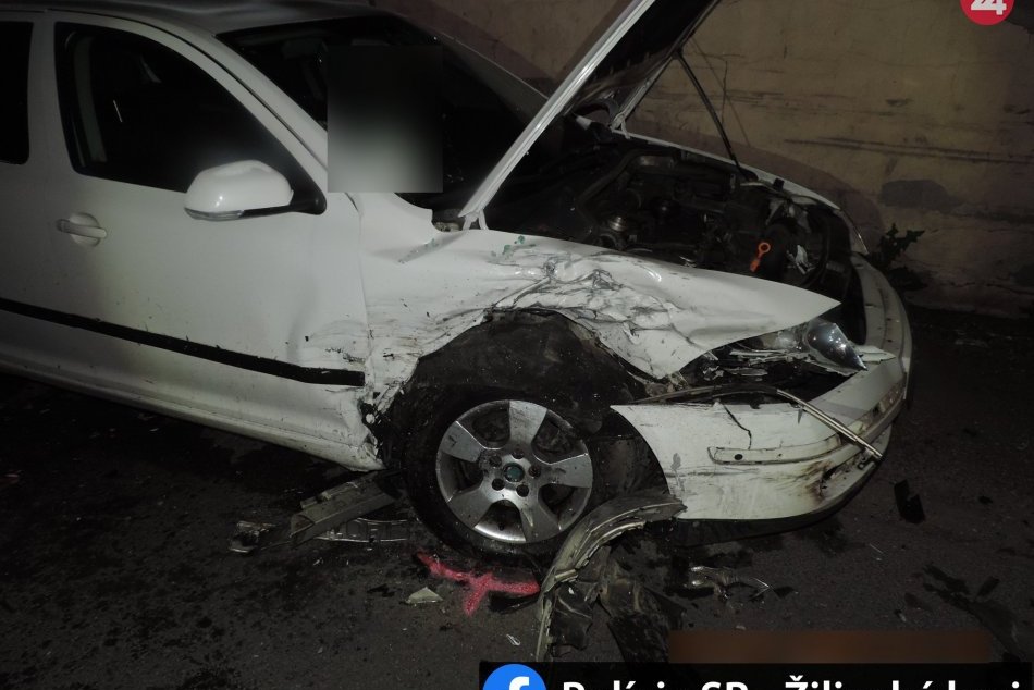 Ilustračný obrázok k článku Vodič si vypil a havaroval: Doplatil na to chlapec (16), ktorý s ním sedel v aute, FOTO